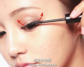 透明無梗型假睫毛的貼法圖解