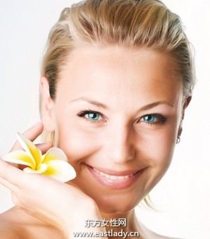 巧用粉底遮掩皺紋