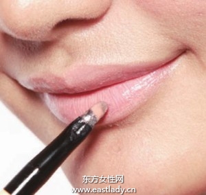 唇膏更持久更均勻的唇妝畫法
