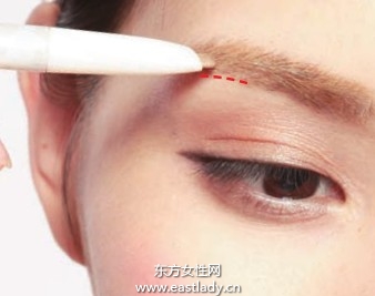 用染眉膏調(diào)整眉毛質(zhì)地