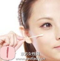 用遮瑕品遮瑕痘痘的化妝技巧