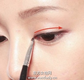 眼線膏描畫(huà)潤(rùn)澤上下眼線