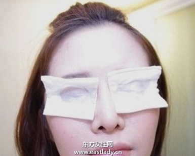 眼妝卸不干凈小心長(zhǎng)皺紋