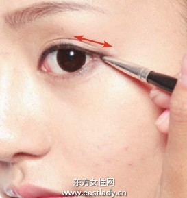 眼線膏描畫(huà)潤(rùn)澤上下眼線