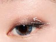 單眼皮MM深邃酒紅微醺妝眼妝畫法