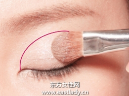 混血感透明藍色眼妝的畫法