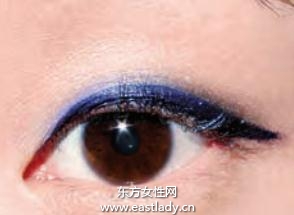 眼妝教程打造中性風(fēng)牛仔藍(lán)眼妝