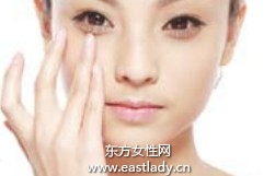 化妝教程之黑眼圈持久遮蓋獲得完美妝效