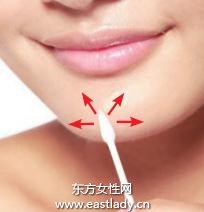 使用遮瑕膏遮蓋色斑、雀斑