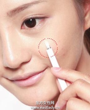 固體粉底打造清爽持久妝