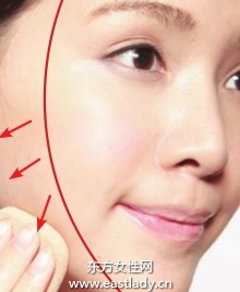 粉底液塑造質(zhì)感輕薄無(wú)暇底妝