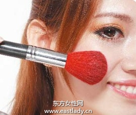 半包圍式妝容畫(huà)法成就少女純真浪漫