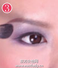 酷酷魔女妝給人冷艷姿態(tài)