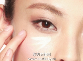 肌膚遮瑕法遮蓋眼周暗沉