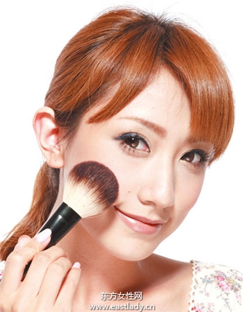 波西米亞裸妝彰顯浪漫與自信