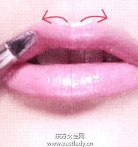 唇彩的涂抹技巧