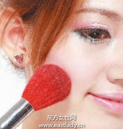 夢幻色彩妝容化妝步驟 用童話色彩變身吧