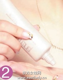 妝前補(bǔ)水保濕 彩妝持久服帖