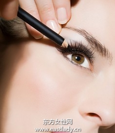 打造魅力眼線(xiàn)的六大竅門(mén)