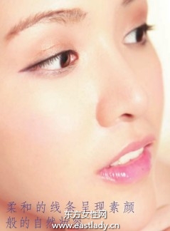 尖頭棉棒+眼線粉打造自然眼線