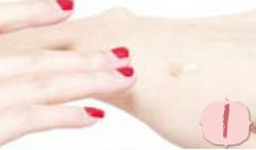 化妝教程之使用遮瑕膏遮蓋臉部小瑕疵