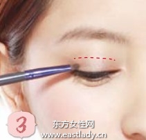 延長(zhǎng)眼形的眼線畫法
