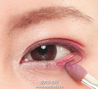 光感櫻花芭比眼妝的畫(huà)法