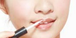 讓唇部立體而富有光澤的唇妝畫法