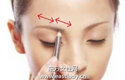 濃淡色眉筆塑造立體自然眉毛