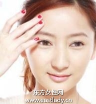 化妝教程之使用遮瑕膏遮蓋臉部小瑕疵