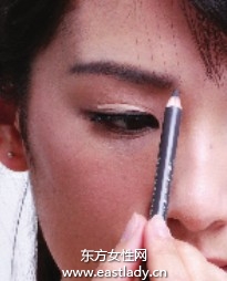 畫眉毛之畫出柔和氣質美人眉