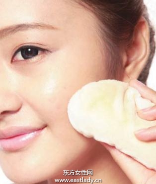 粉狀粉底打造薄霧般的持久底妝