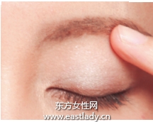 膏狀與液體眼影制造潤(rùn)澤質(zhì)感