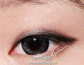 化妝技巧之使用眼影膏打造夏季清涼妝