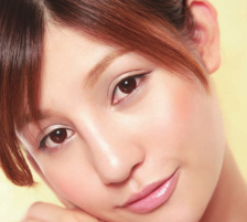 提亮臉頰倒三角區(qū)提升妝容透明度