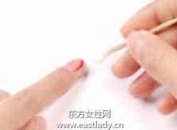 卸除指甲油的兩種有效方法