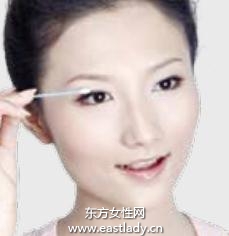 標(biāo)準(zhǔn)7步眼線速成畫法