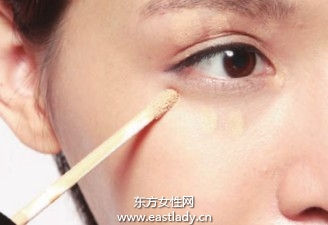 遮蓋黑眼圈提亮眼周黯沉膚色