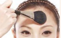 適合甜美感女生的淡雅珍珠光澤質感底妝