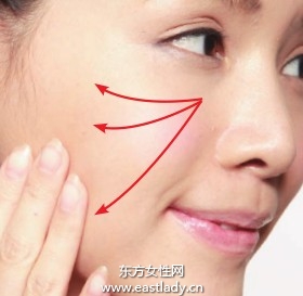 粉底液塑造質(zhì)感輕薄無(wú)暇底妝