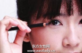 小小眼線畫出大眼效果