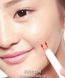 棒狀遮瑕品遮蓋痘痘、痘印