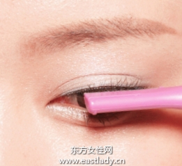 粘貼無(wú)梗假睫毛的貼法