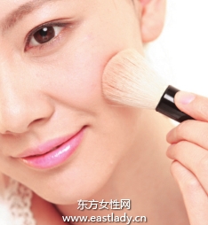 乳液與BB霜混搭營造潤澤質感