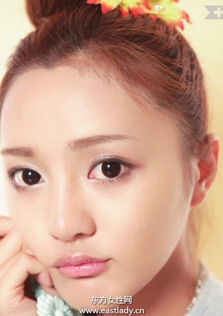 化妝教程之基本款棕色眼影的使用步驟