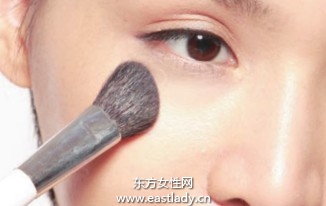 遮蓋黑眼圈提亮眼周黯沉膚色