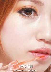 半包圍式妝容畫(huà)法成就少女純真浪漫