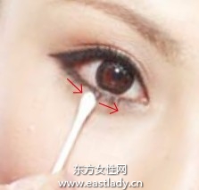 埋入式眼線畫法畫出柔媚印象大眼妝