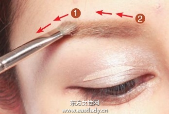 用眉粉塑造個性飽滿自然雙眉