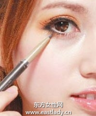 半包圍式妝容畫(huà)法成就少女純真浪漫